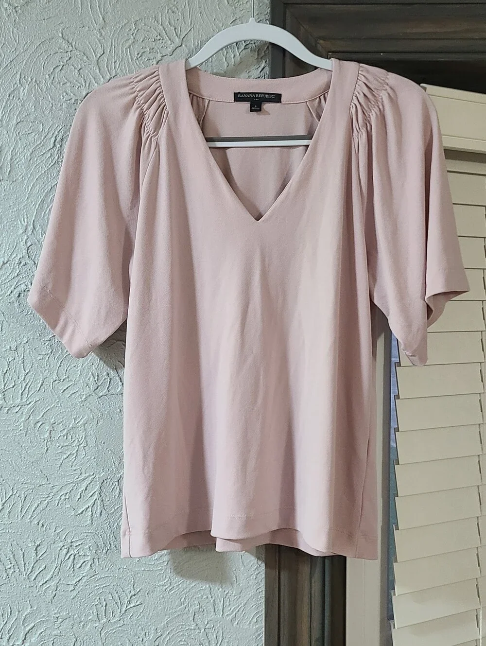 Banana Republic Smocked Crepe Top Pink - Size Small
